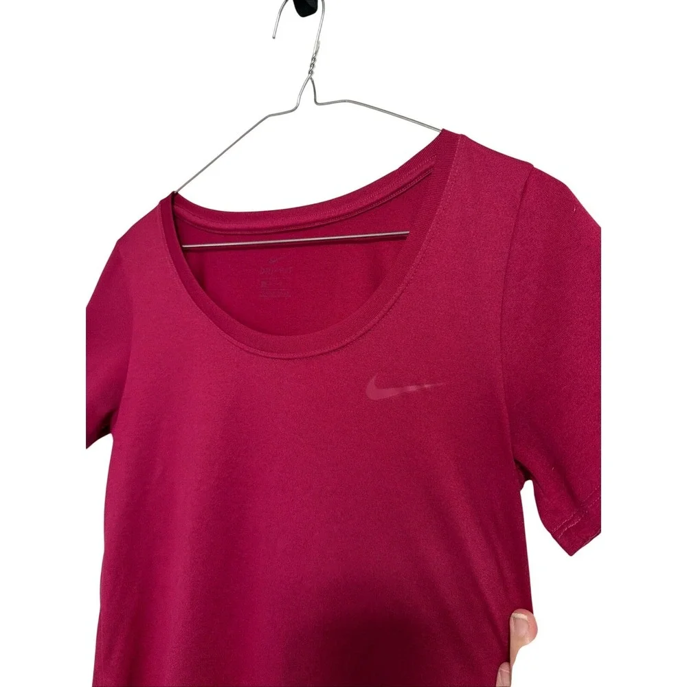 Nike Dri-FIT Womens XS‎ Maroon Scoop Neck Short Sleeve Training T-Shirt